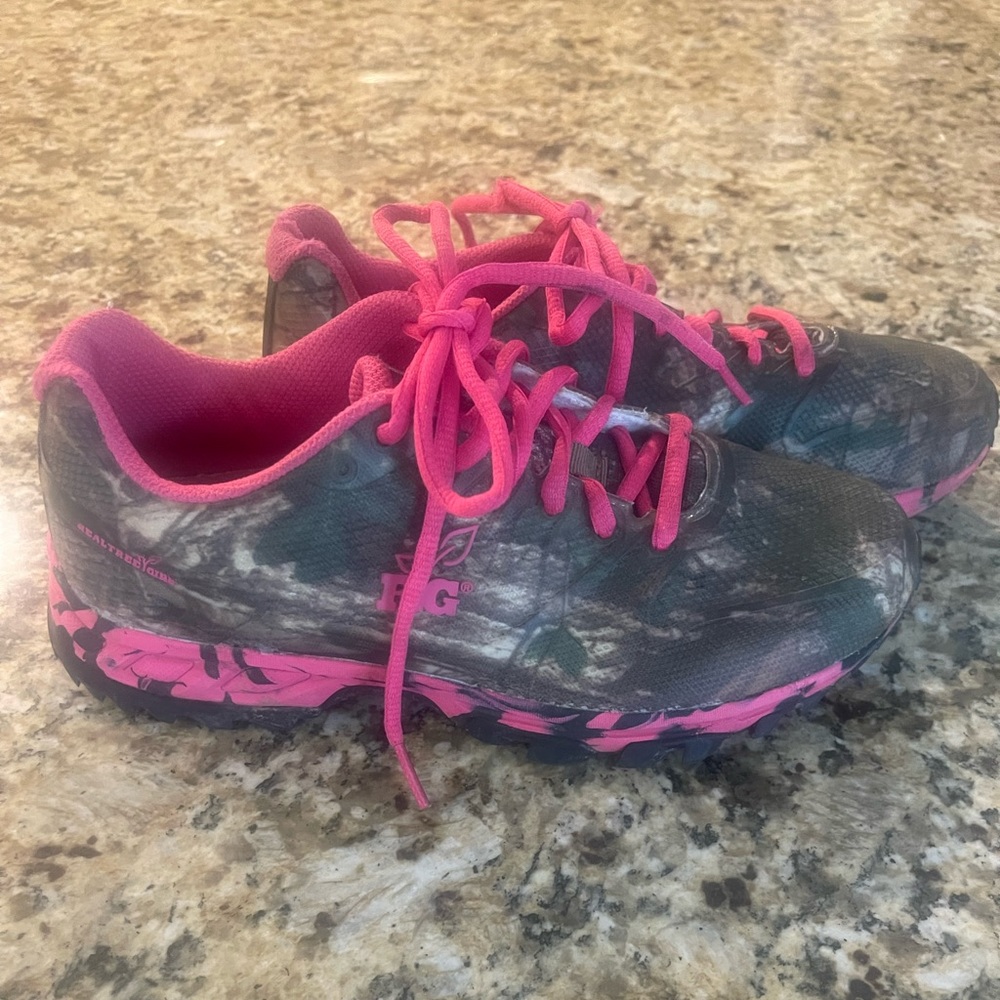 Realtree Girl women’s camo sneakers sz 9